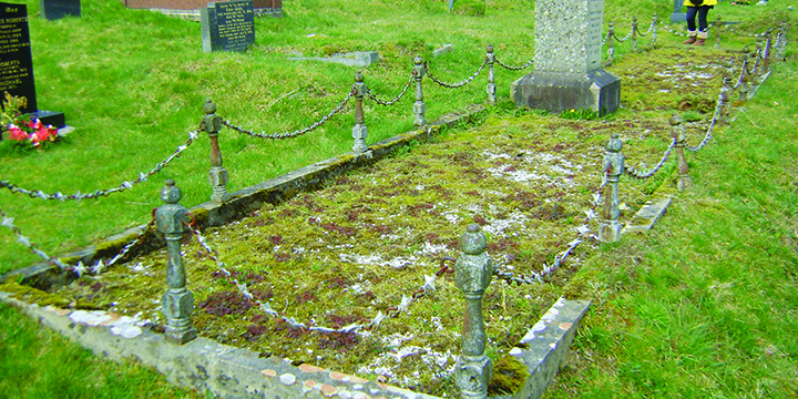 The Mariners' Park grave in Trefriw Cemetery in 2011, before restoration Image:The Mariners' Park grave in Trefriw Cemetery in 2011, before restoration