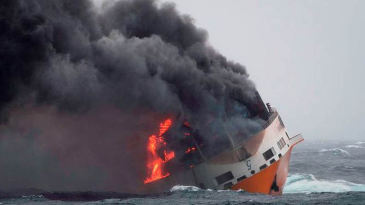 Grande America caught fire and sank to a depth of 4,000m. Image:Grande America caught fire and sank to a depth of 4,000m.