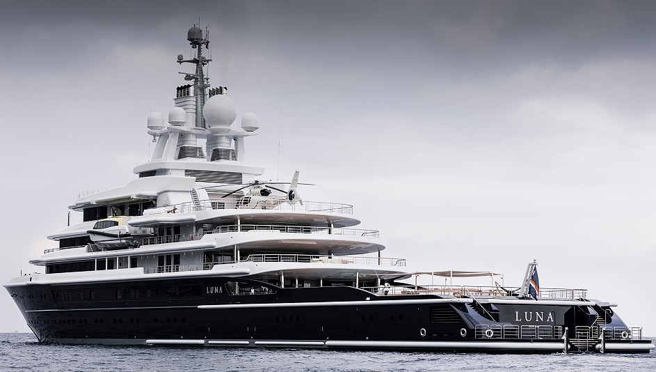 'Frozen' superyacht Luna Image:'Frozen' superyacht Luna