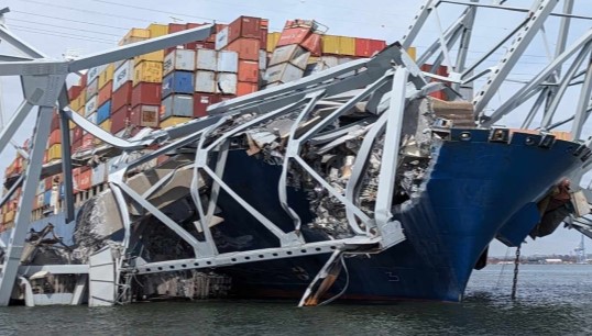 Investigators are working to establish the cause of the collision, which caused the collapse of the bridge. Image: Wikimedia Commons Image:Investigators are working to establish the cause of the collision, which caused the collapse of the bridge. Image: Wikimedia Commons