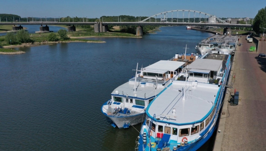 Die weisse Flotte liegt seit Monaten still, wie hier in Arnhem. Image:Die weisse Flotte liegt seit Monaten still, wie hier in Arnhem.