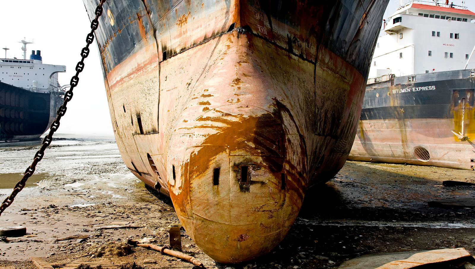 Image:India's signature comes after unions in Bangladesh demanded improved safety in shipbreaking yards.  Image: Wikimedia Commons - Naquib Hossain
