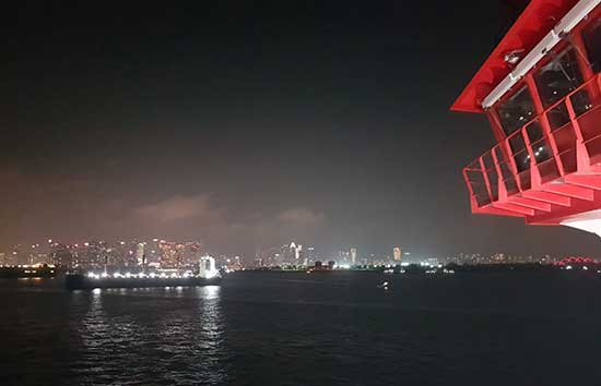 alex_van_den_berg_stuck_outside_singapore_web_insert.jpg alex_van_den_berg_stuck_outside_singapore_web_insert.jpg